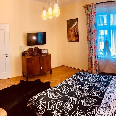 Cinematheque Ultracentral Apartment *